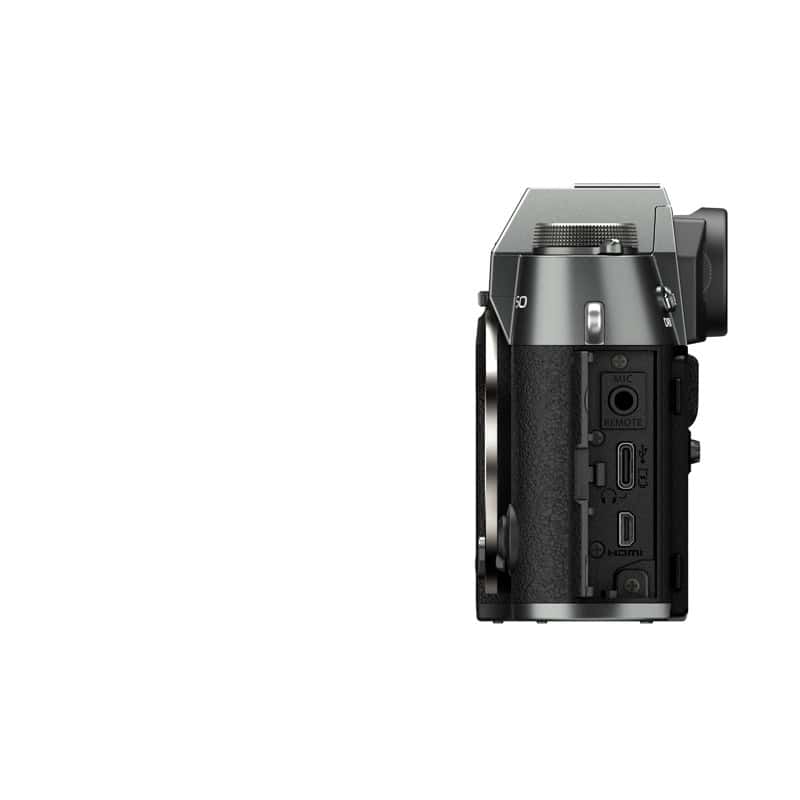 Fujifilm X-T50 Gehäuse in anthrazit grau, seitliche Ansicht.
